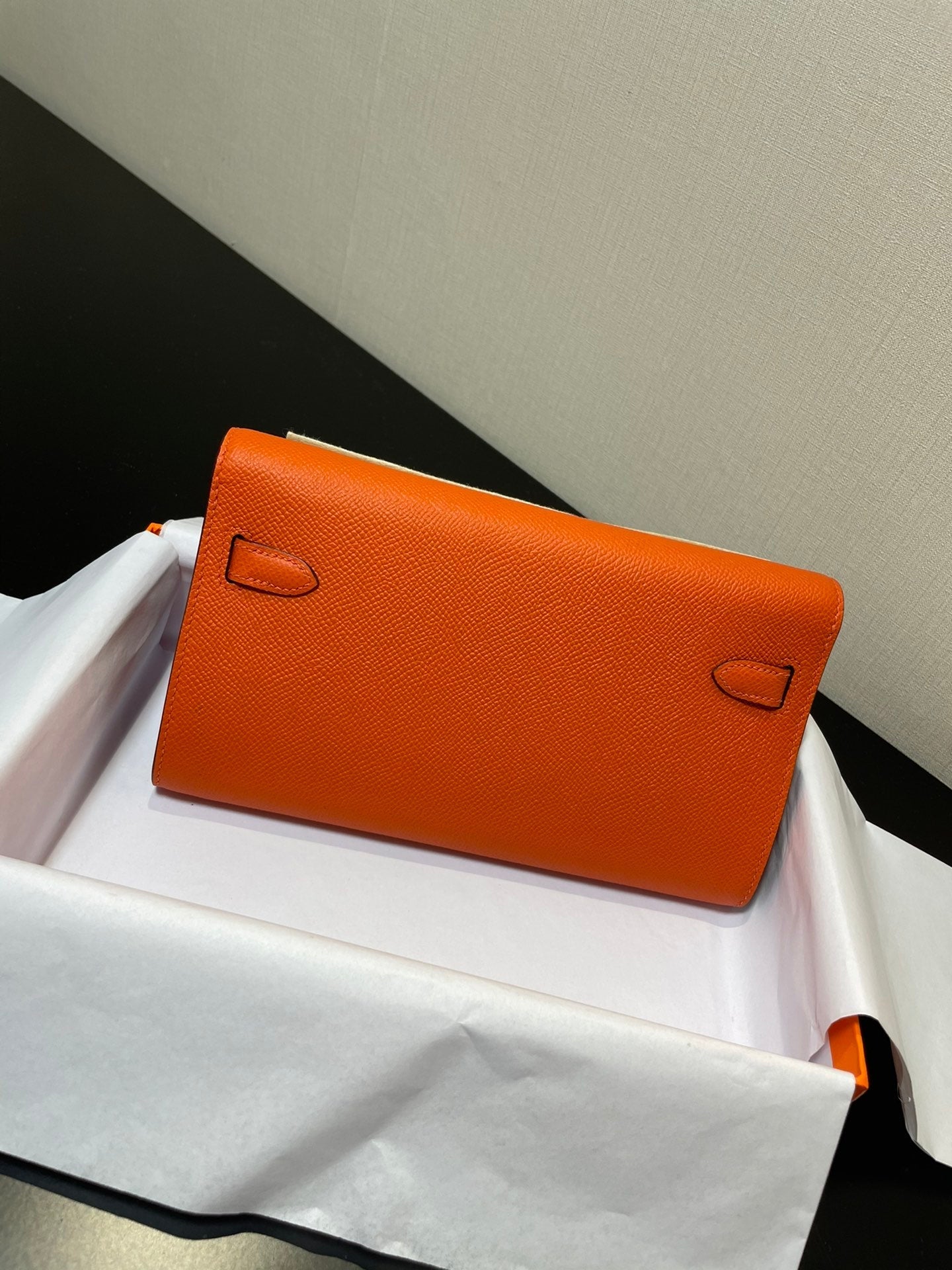 kelly to go wallet 20.5 orange epsom silver hardware