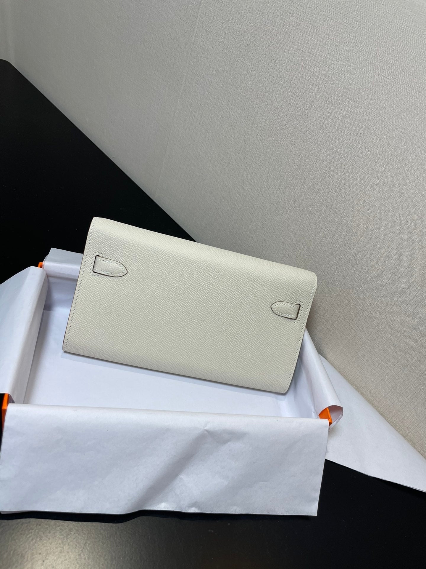 kelly to go wallet 20.5 white epsom gold hardware