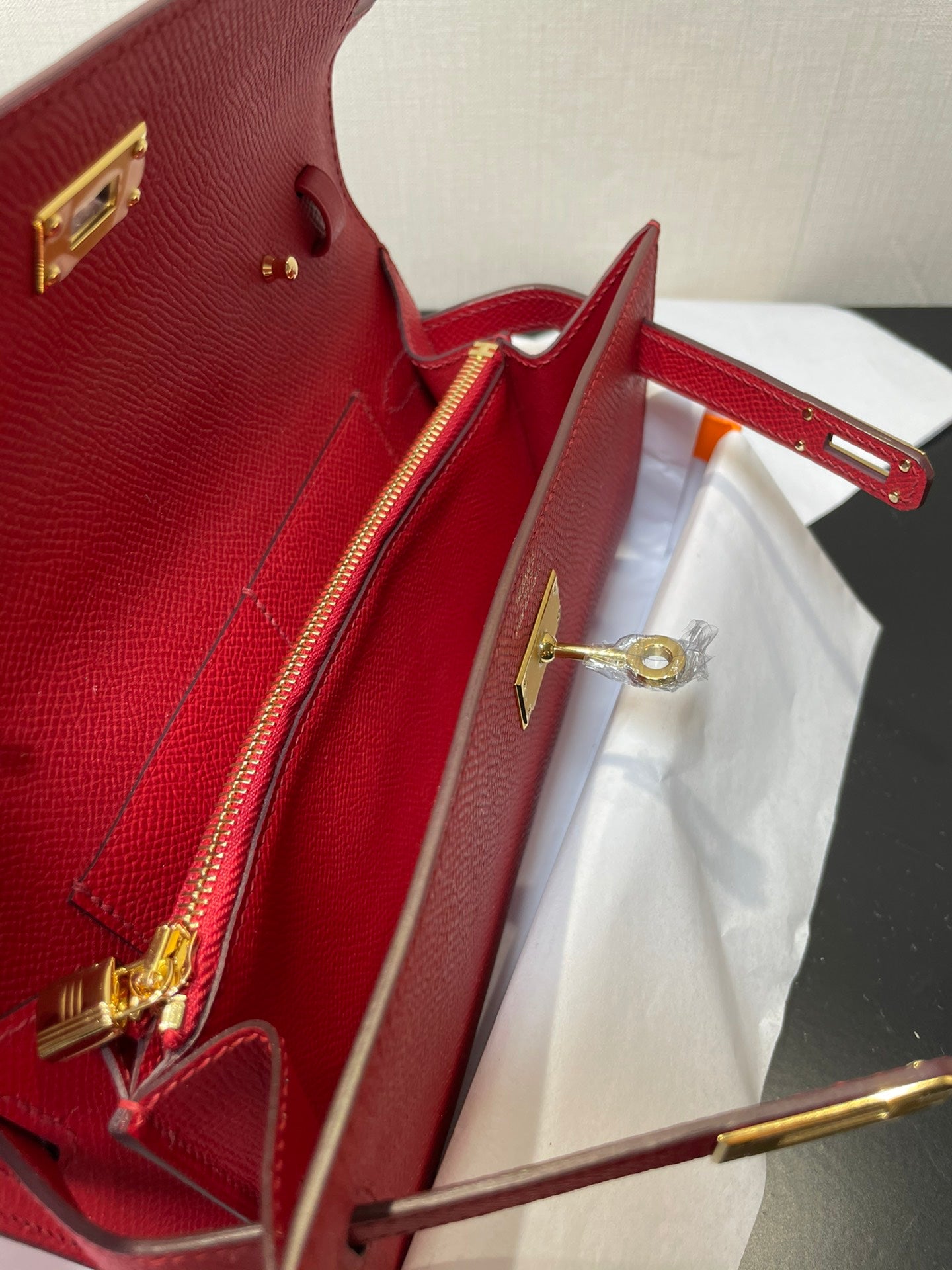 kelly to go wallet 20.5 red epsom gold hardware