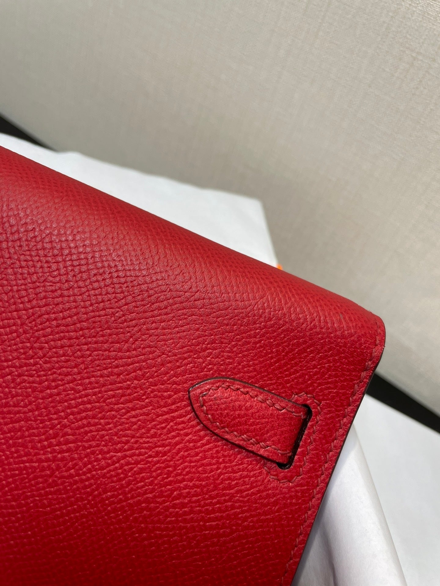 kelly to go wallet 20.5 red epsom gold hardware