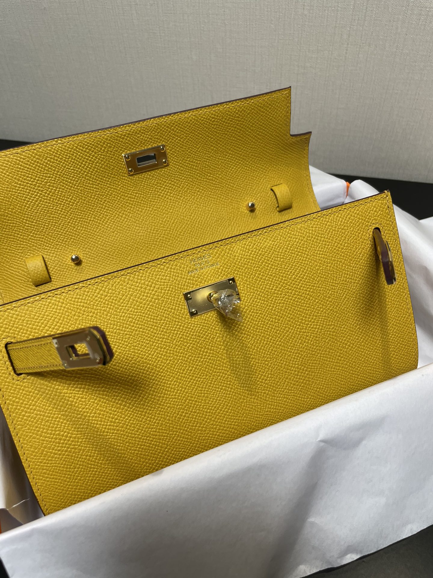 kelly to go wallet 20.5 yellow epsom gold hardware