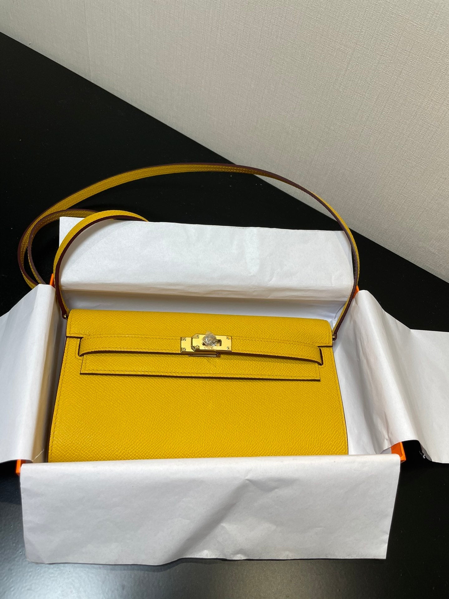 kelly to go wallet 20.5 yellow epsom gold hardware