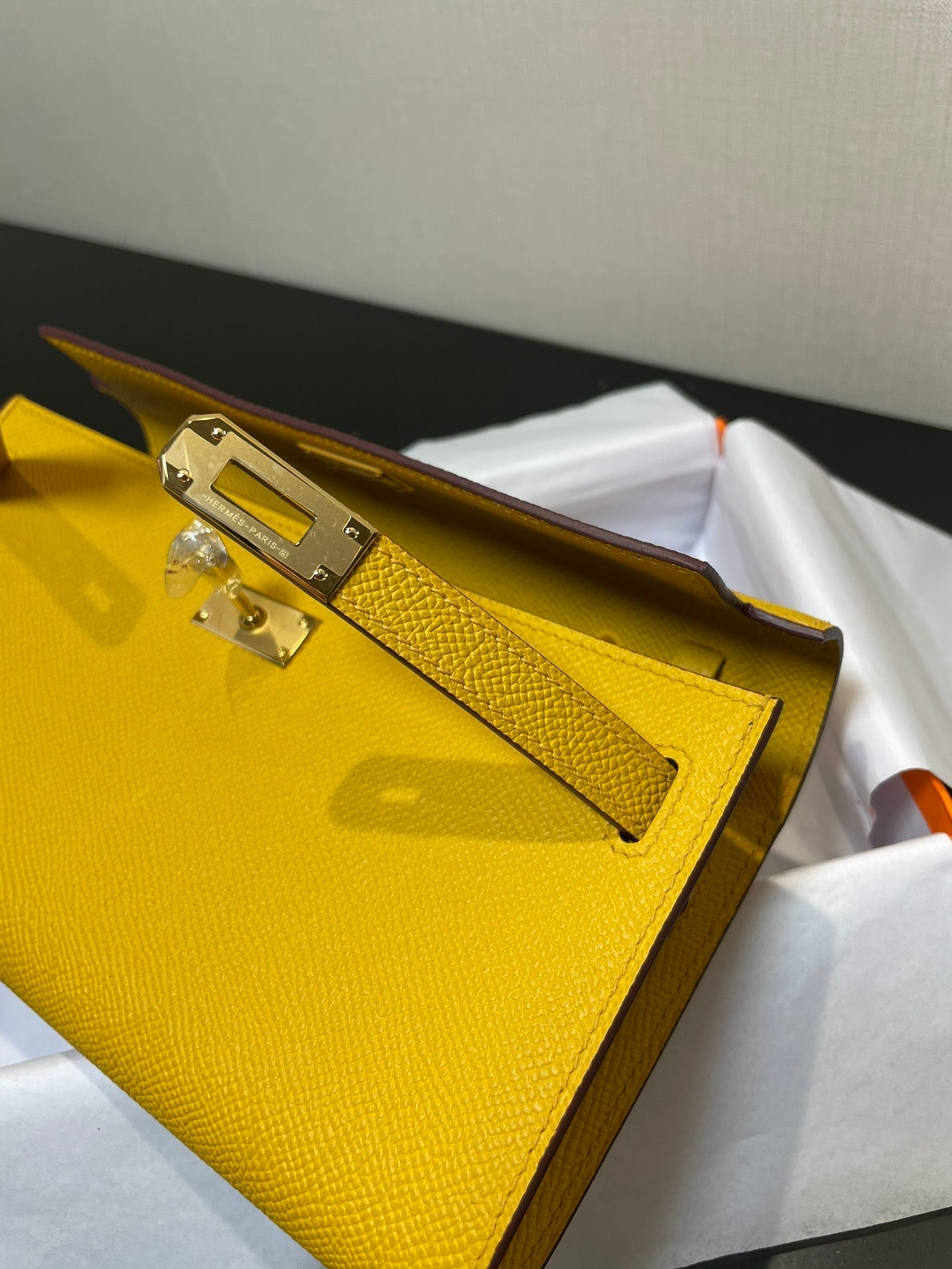 kelly to go wallet 20.5 yellow epsom gold hardware