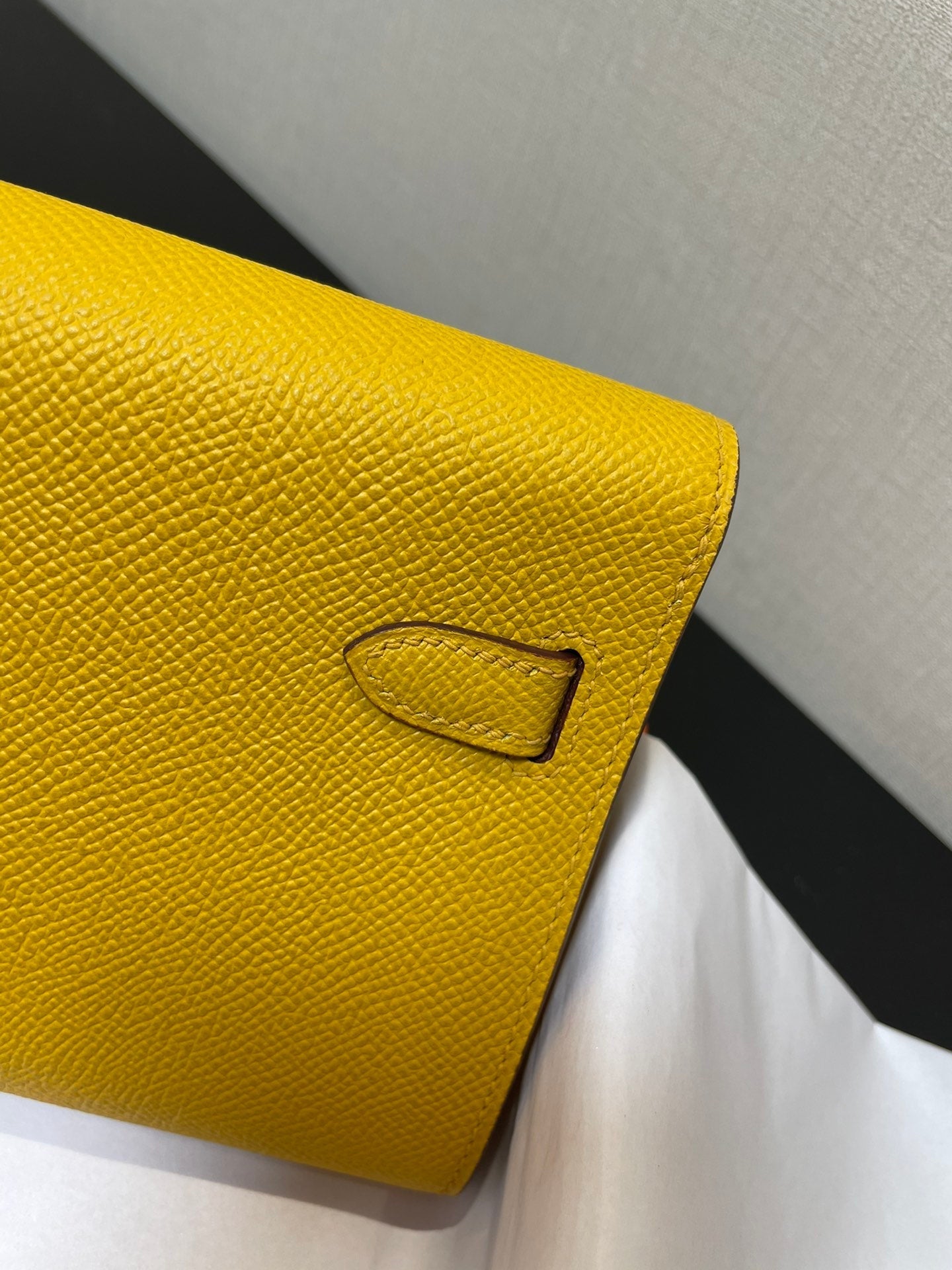 kelly to go wallet 20.5 yellow epsom gold hardware