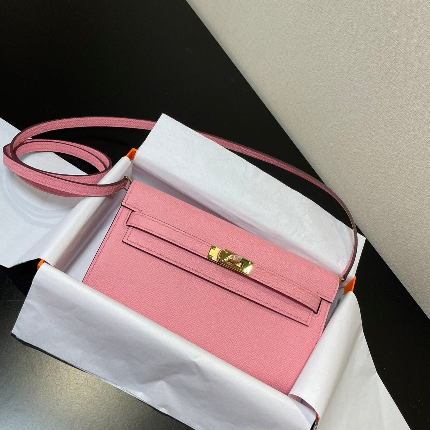 kelly to go wallet20.5 pink epsom gold hardware