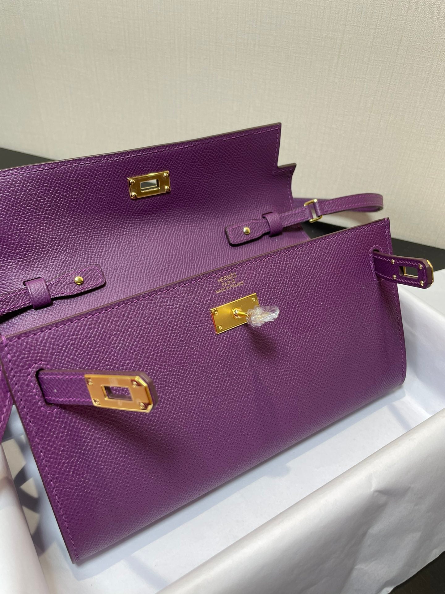 kelly to go wallet 20.5 purple epsom gold hardware