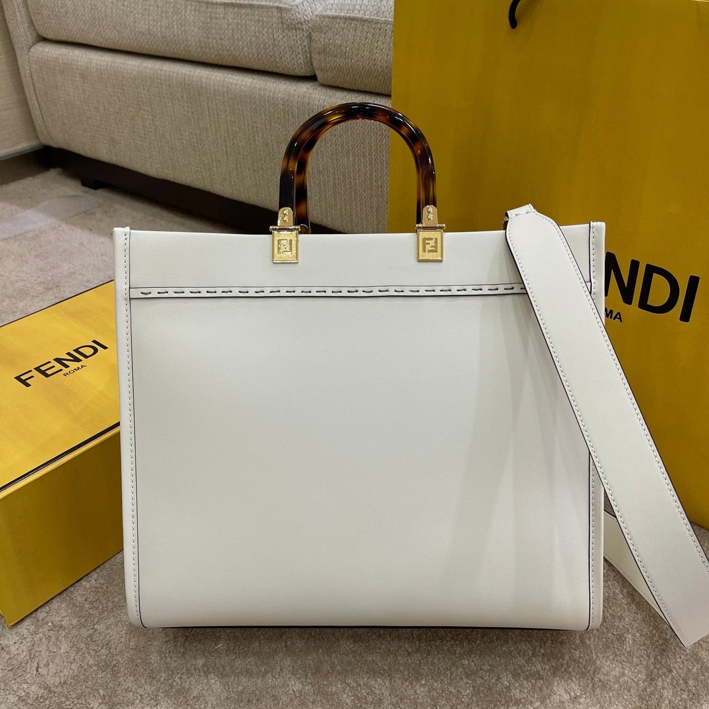 SHINE LARGE 35 TOTE IN WHITE CALFSKIN