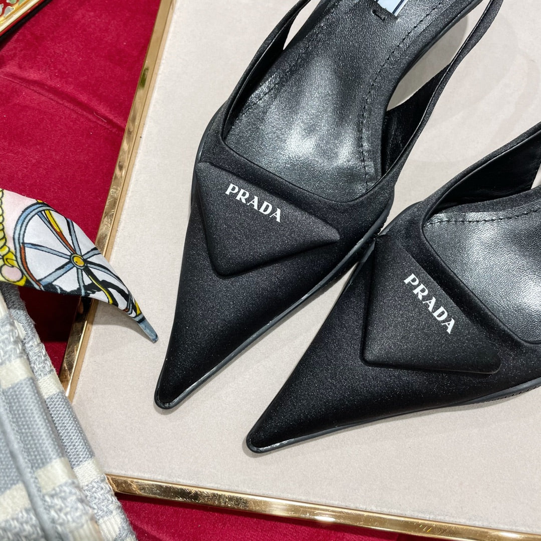 SLINGBACK PUMPS IN BLACK SILK AND SHEEPSKIN LINING WITH TRIANGLE LOGO