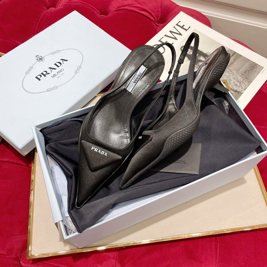 SLINGBACK PUMPS IN BLACK SILK AND SHEEPSKIN LINING WITH TRIANGLE LOGO