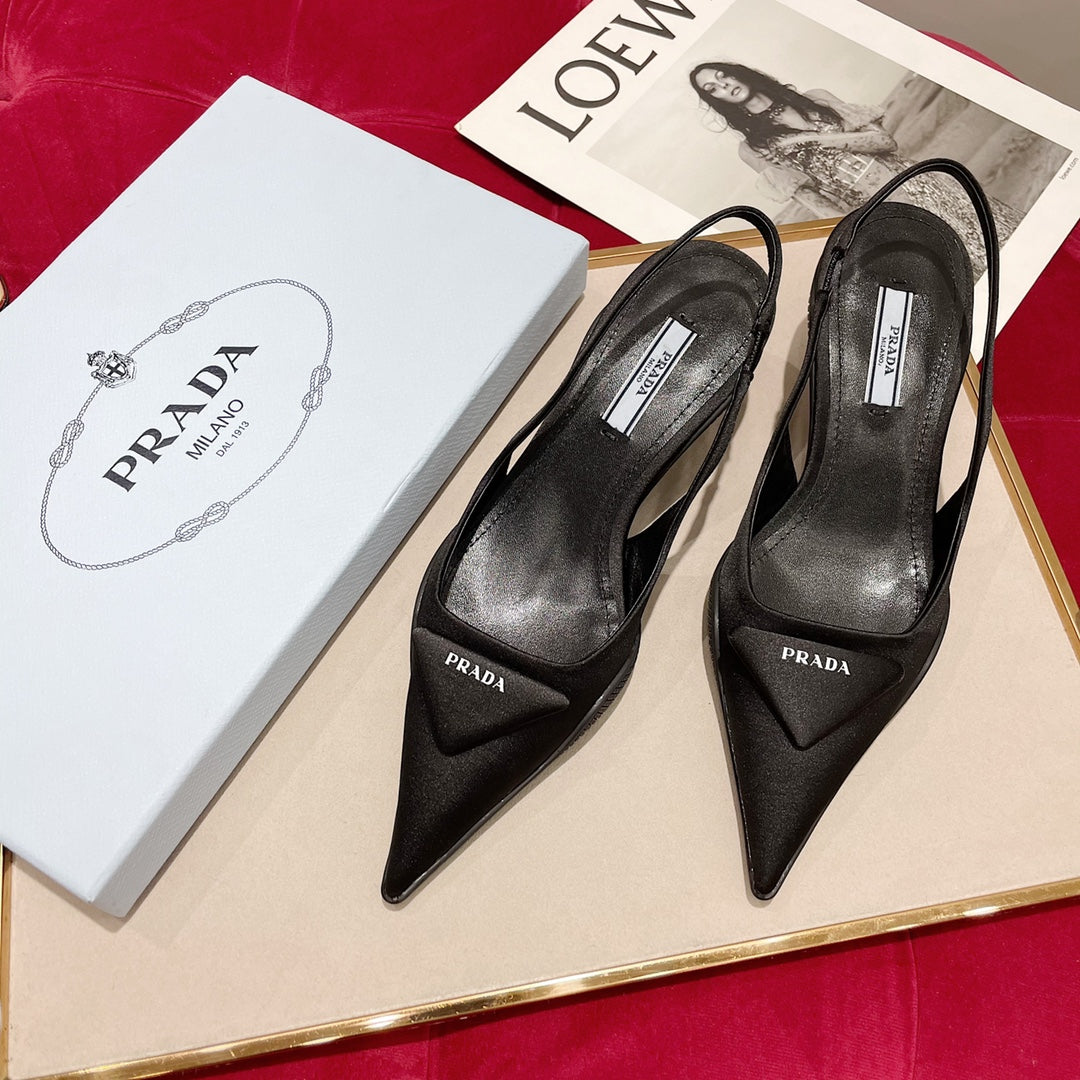 SLINGBACK PUMPS IN BLACK SILK AND SHEEPSKIN LINING WITH TRIANGLE LOGO