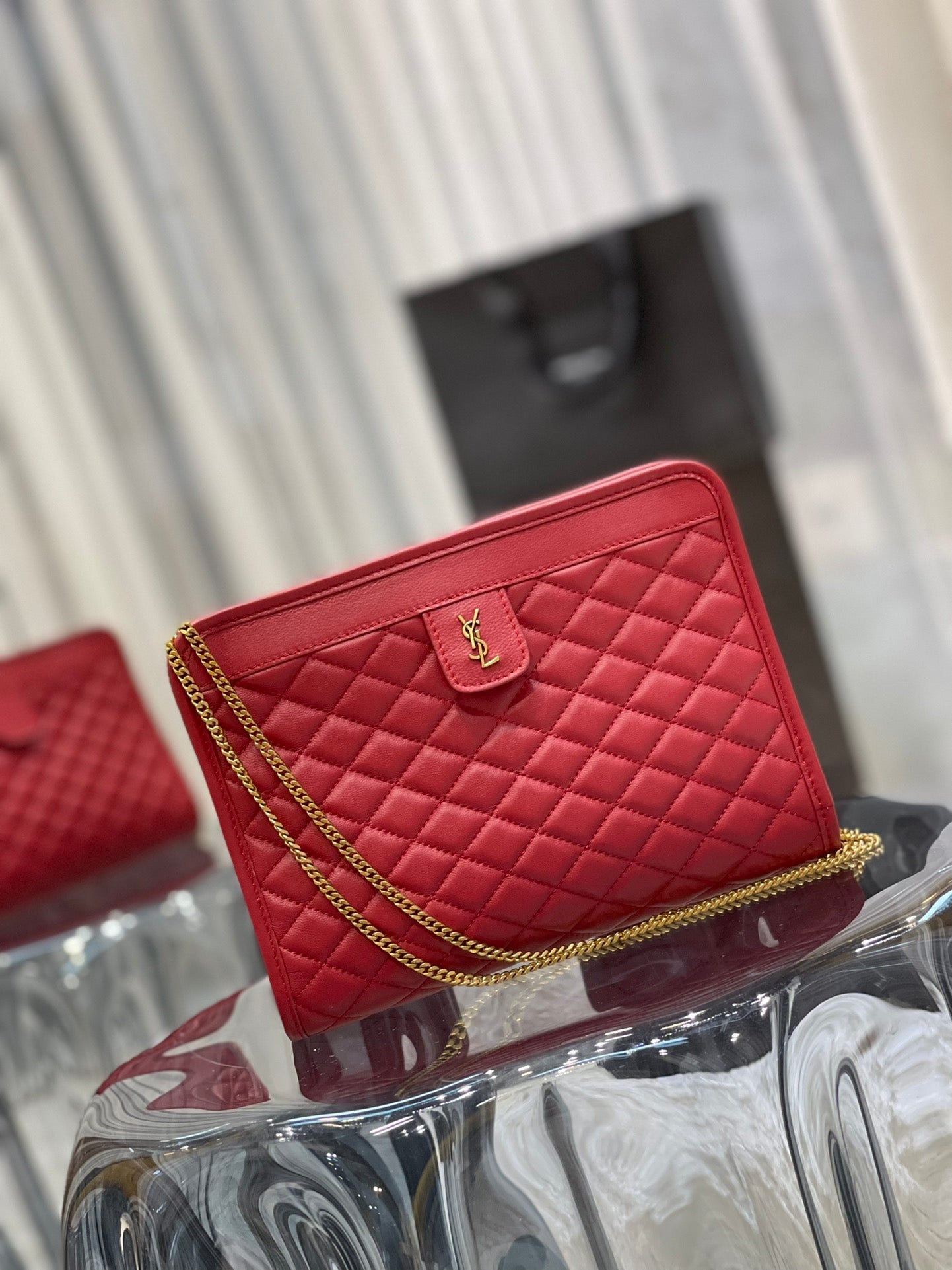 VICTOIRE 25 RED LAMBSKIN GOLD HARDWARE