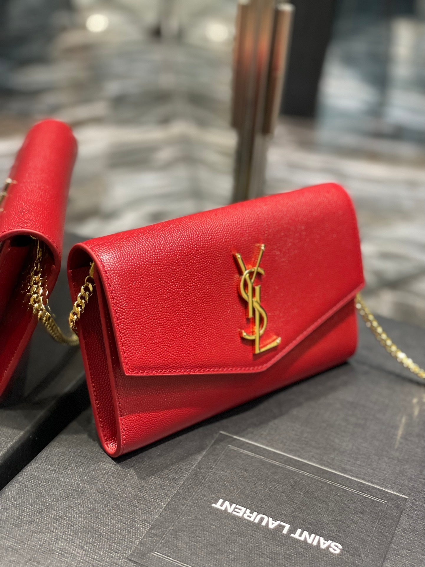 UPTOWN CHAIN WALLET 19 RED GRAINED CALFSKIN