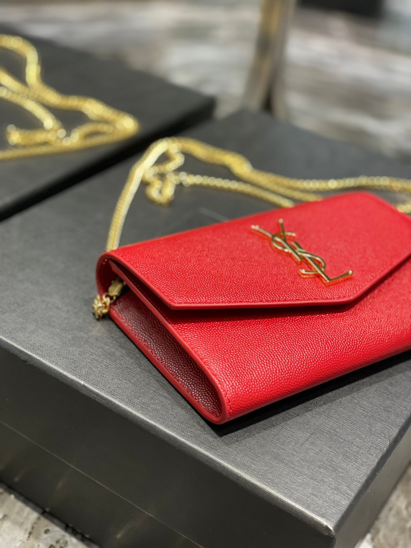 UPTOWN CHAIN WALLET 19 RED GRAINED CALFSKIN