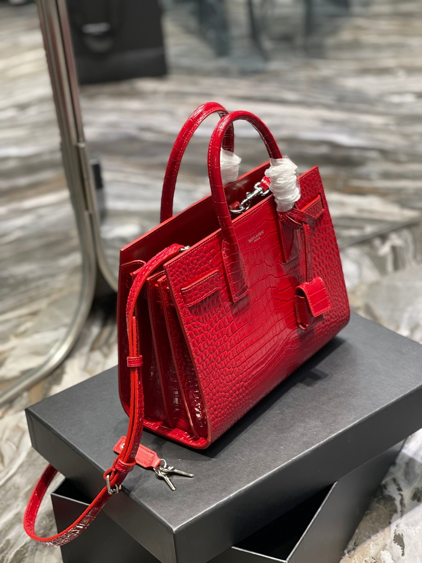 SAC DE JOUR BABY 26 RED CALFSKIN GOLD HARDWARE