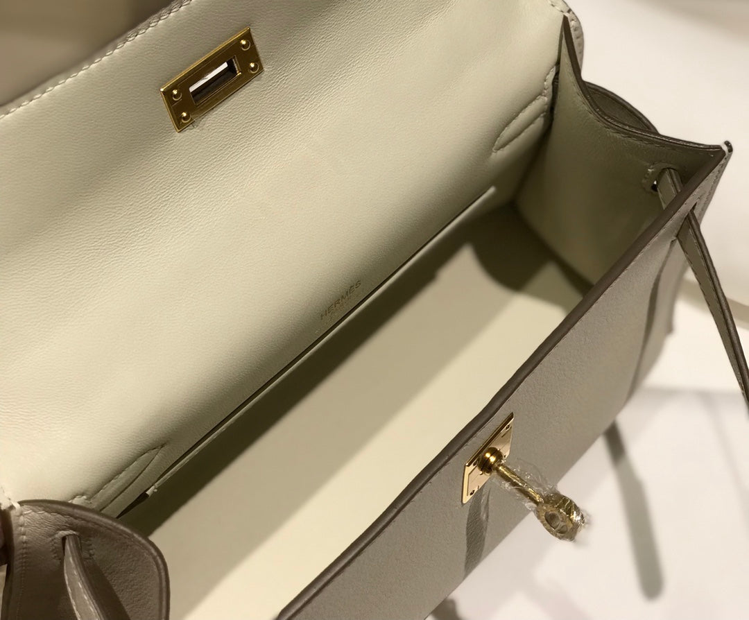 HM KELLY POCHETTE 22CM WHITE BEIGE SWIFT GOLD HARDWARE