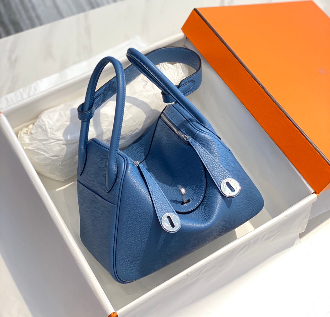 HM LINDY 26 BAG AZURE TAURILLON CLEMENCE LEATHER