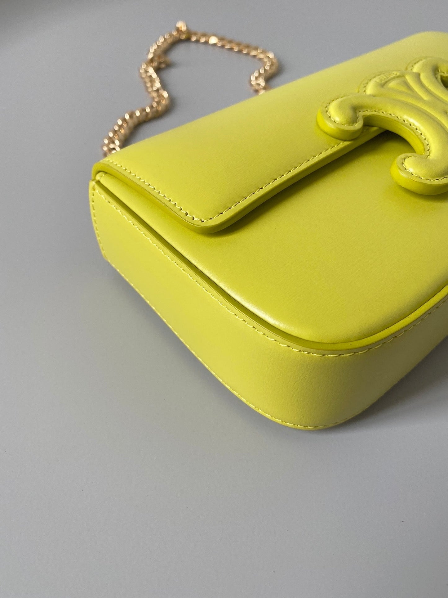 20 CHAIN EMBOSSED ARMPIT BAG CHARTREUSE YELLOW CALFSKIN