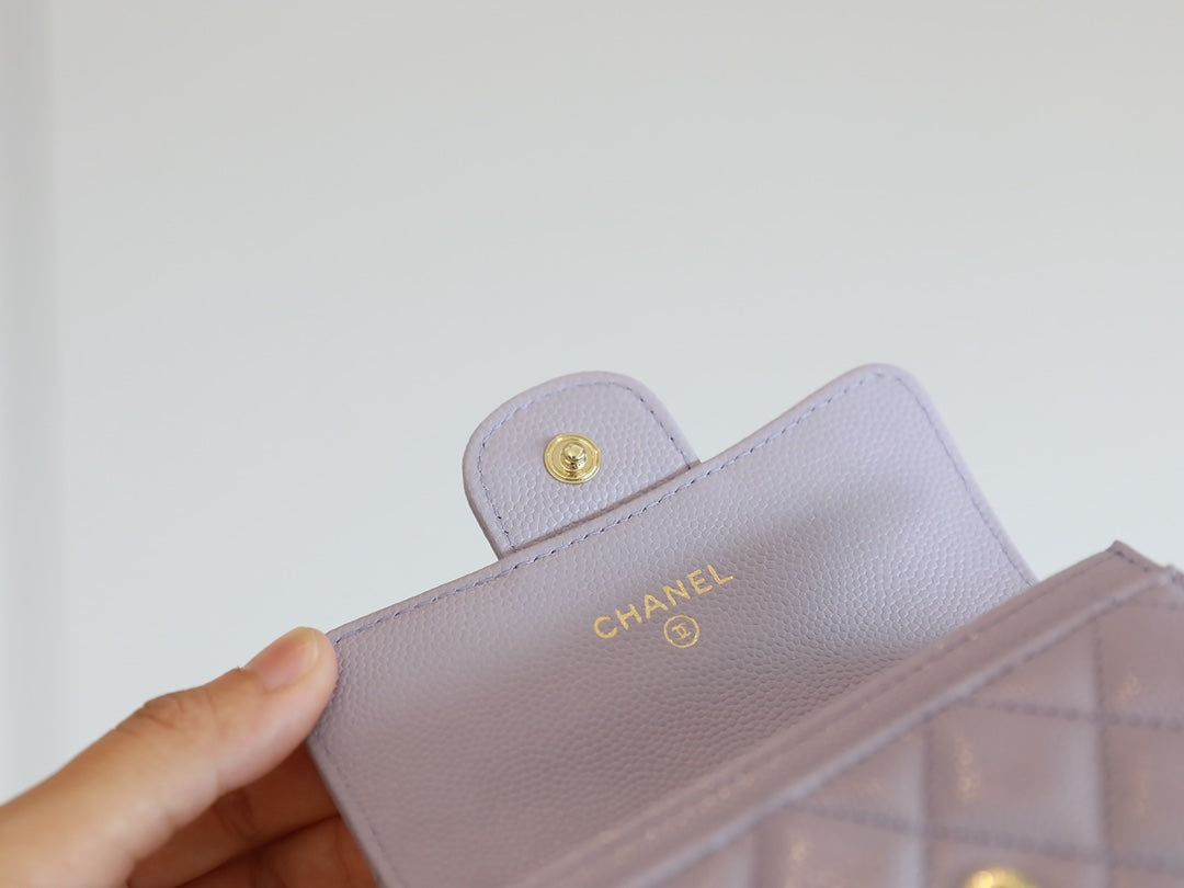 CC FLAP CARD HOLDER 11.3 LIGHT PURPLE GRAINED CALFSKIN GOLD ICON