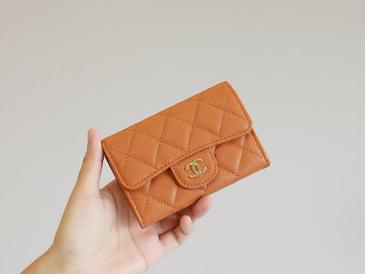 CC FLAP CARD HOLDER 11.3 ORANGE GRAINED CALFSKIN GOLD ICON