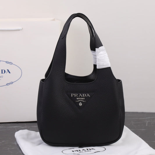 PRA 18 DYNAMIQUE LOGO TOTE BAG IN BLACK CALFSKIN