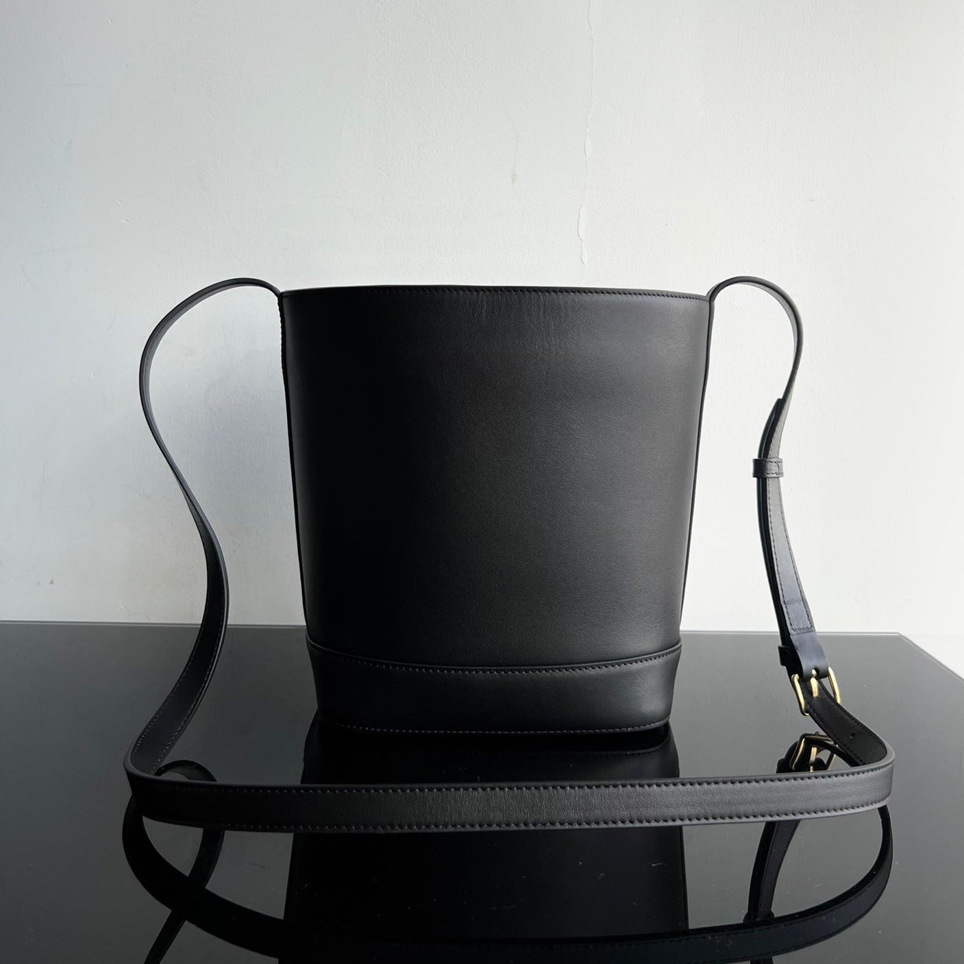 BUCKET CUIR TRIOMPHE 24 CALFSKIN BLACK