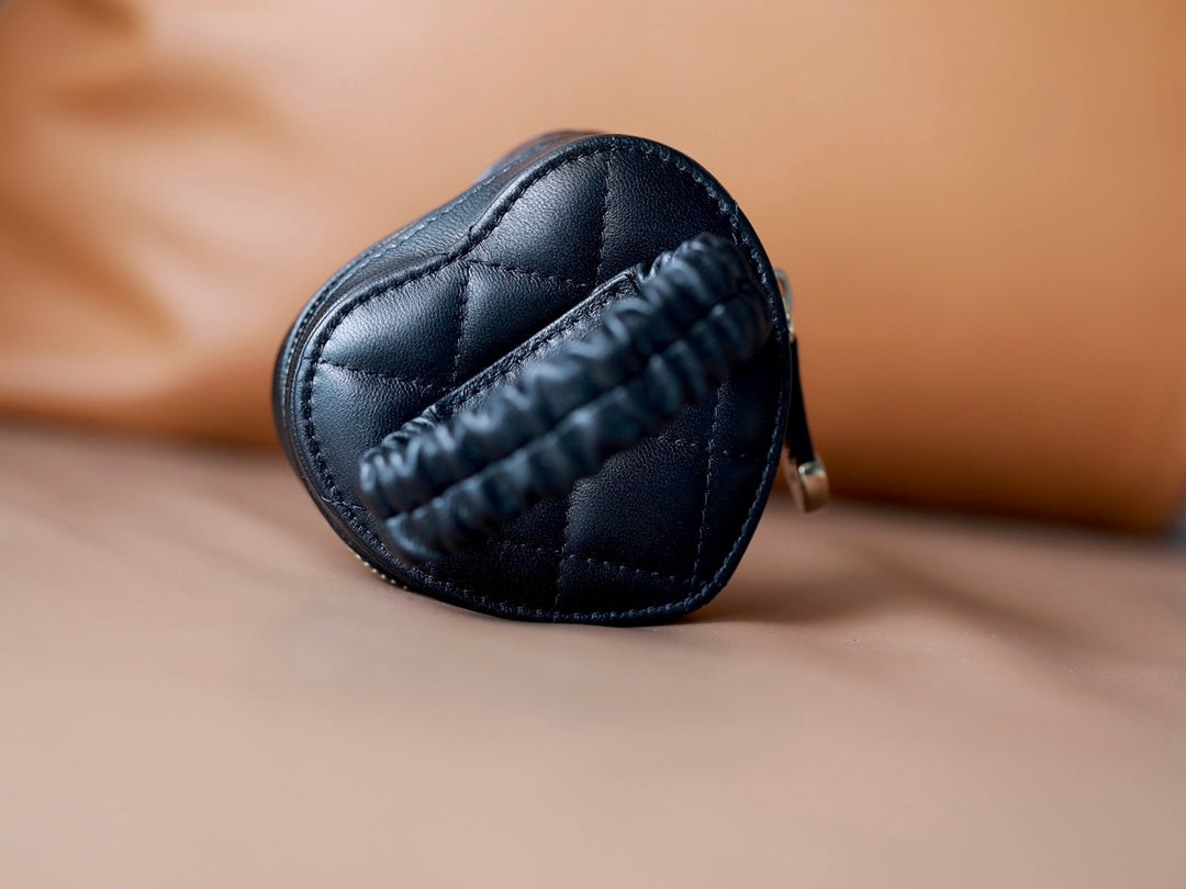 CC HEART COIN PURSE 8.5 BLACK CALFSKIN