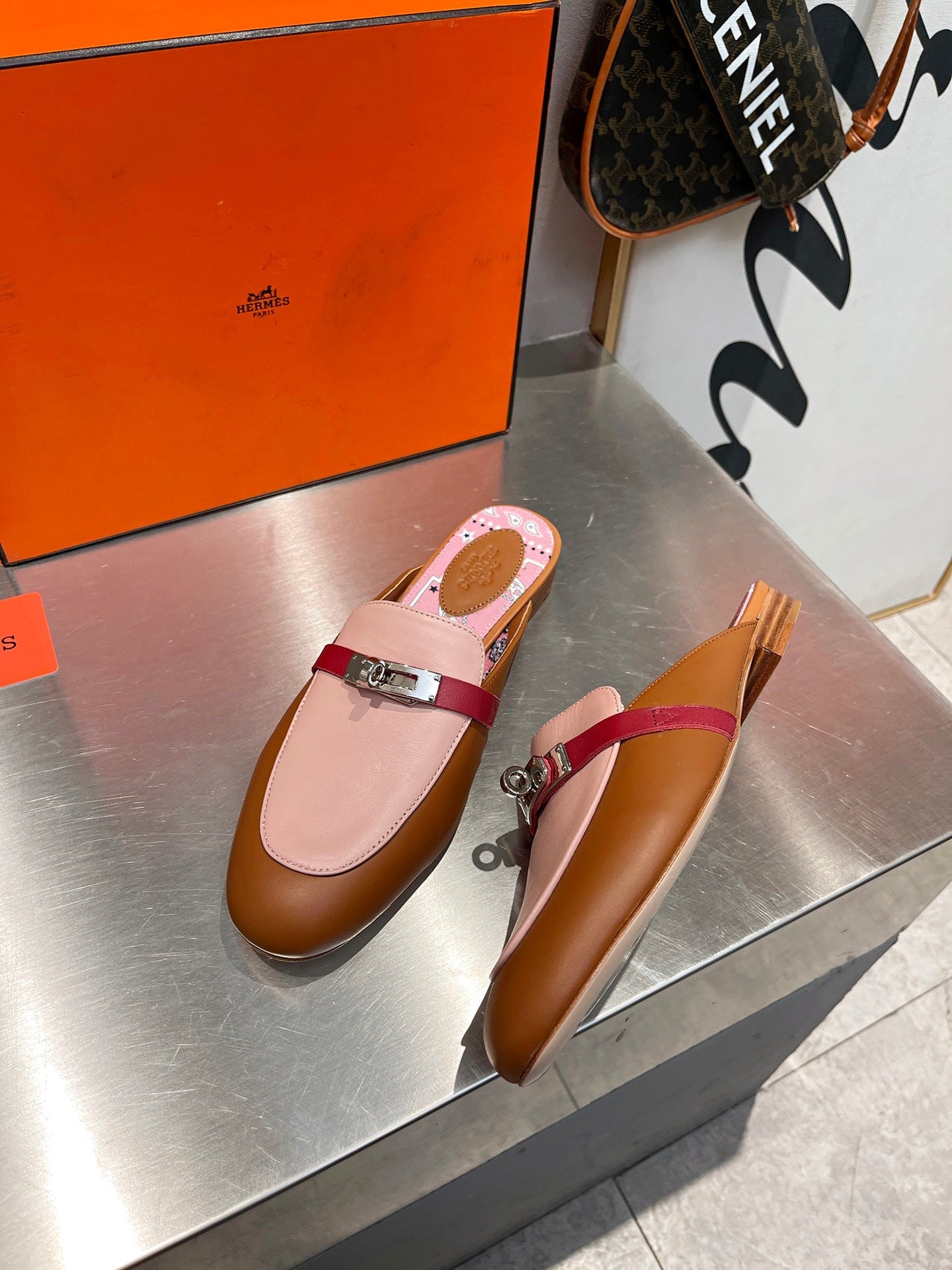 0Z MULE CARAMEL AND PASTEL PINK CALFSKIN WITH PATTERN