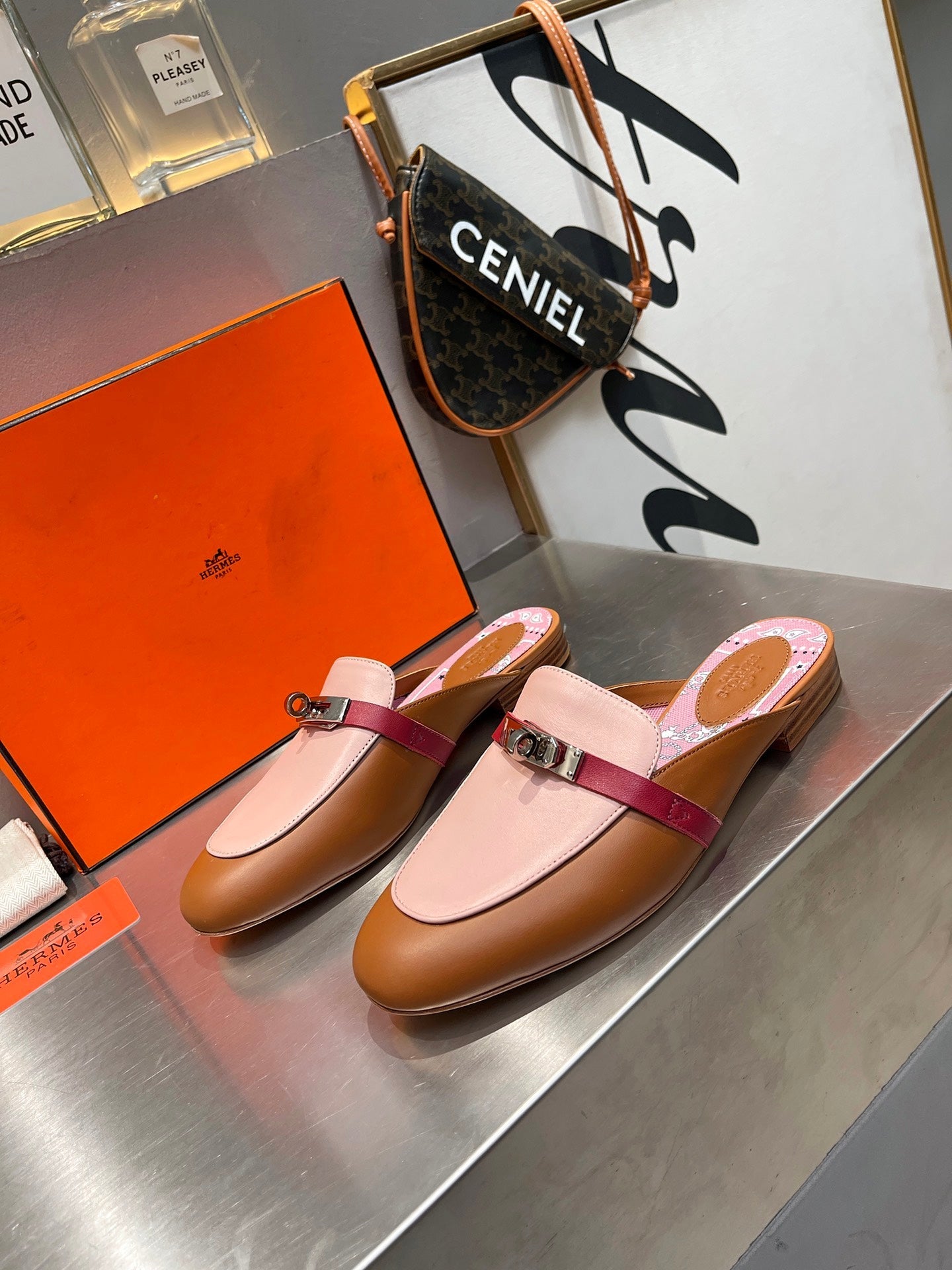 0Z MULE CARAMEL AND PASTEL PINK CALFSKIN WITH PATTERN