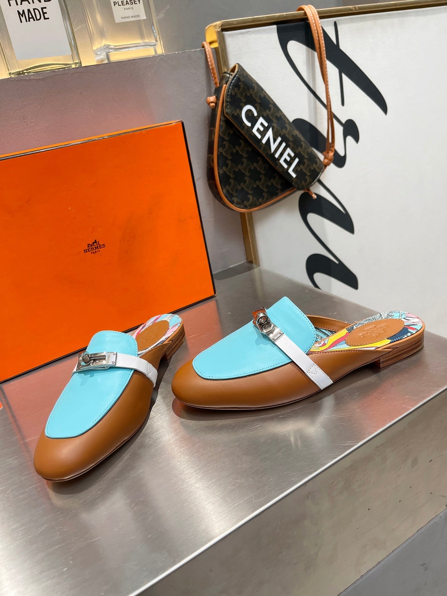 0Z MULE CARAMEL AND SKY CALFSKIN WITH PATTERN