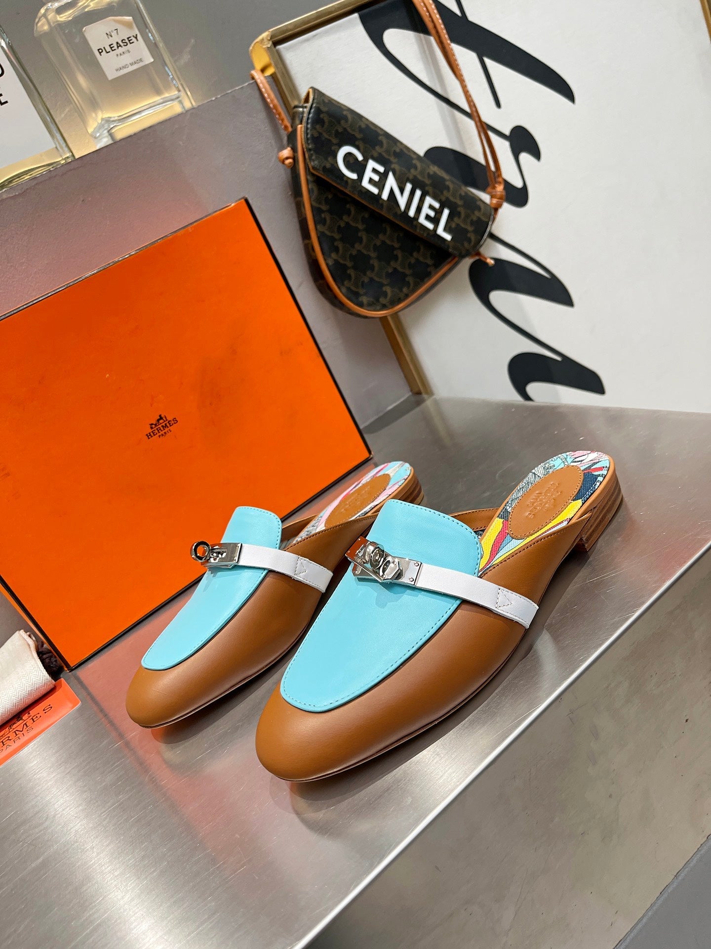 0Z MULE CARAMEL AND SKY CALFSKIN WITH PATTERN