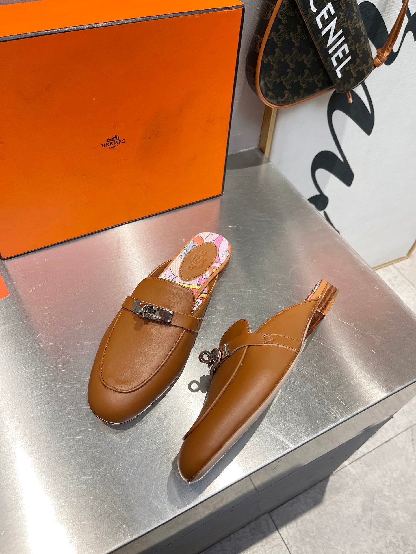 0Z MULE CARAMEL CALFSKIN WITH PATTERN