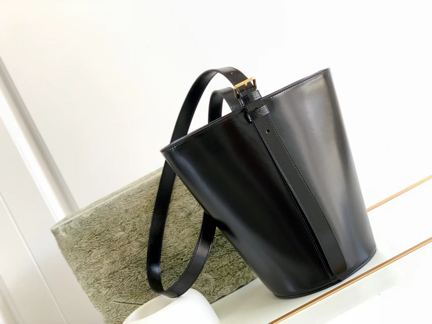 BUCKET TRIOMPHE 25  BLACK CALFSKIN BAG