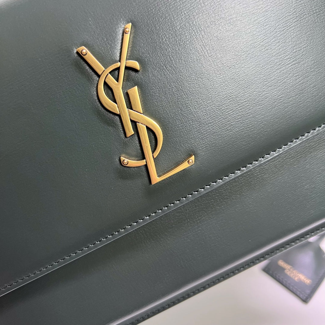 SUNSET MEDIUM 22 IN DARK GREEN CALFSKIN GOLD HARDWARE