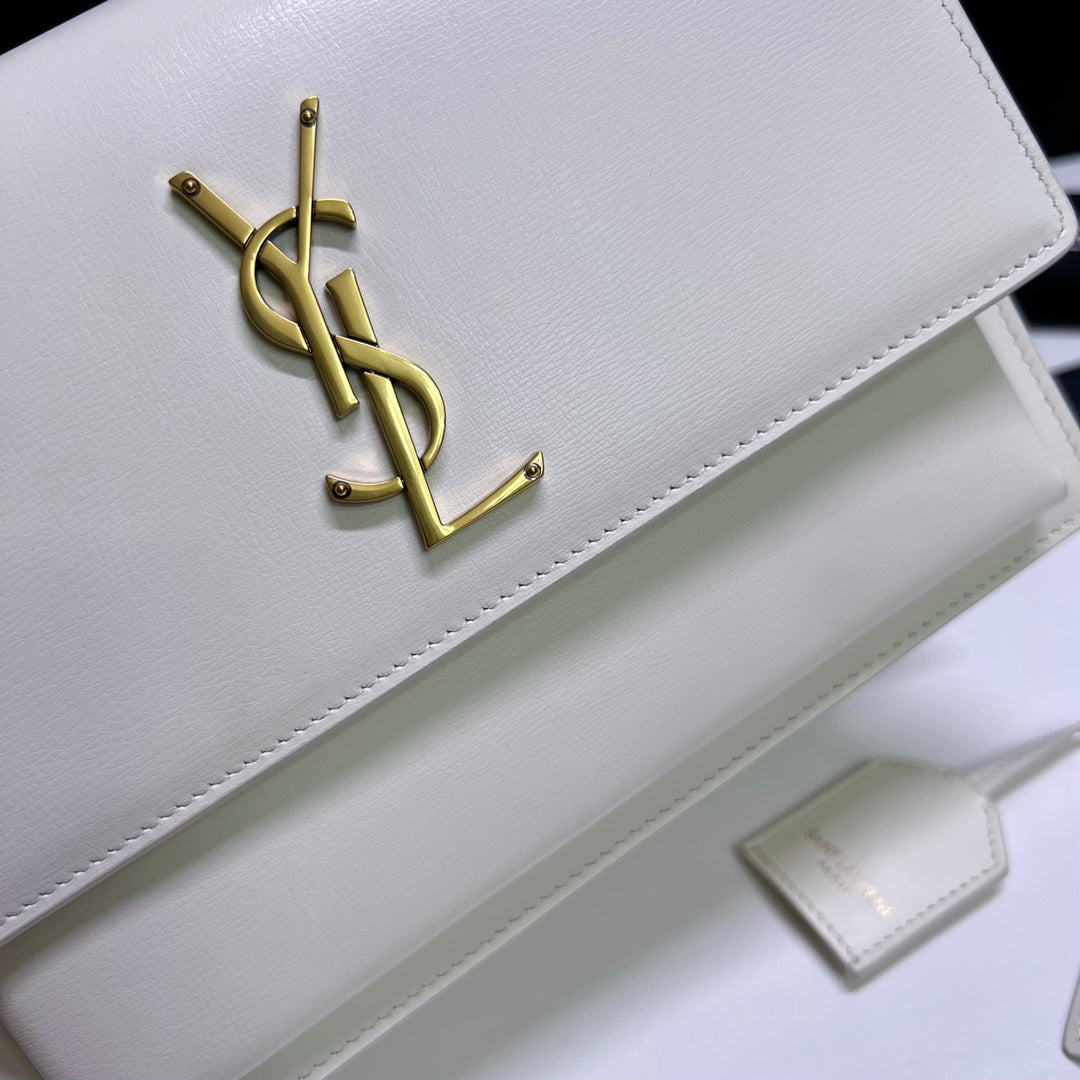 SUNSET MEDIUM 22 IN WHITE CALFSKIN GOLD HARDWARE