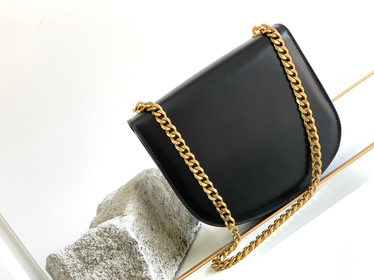 teen besace triomphe 18.5 black calfskin with chain