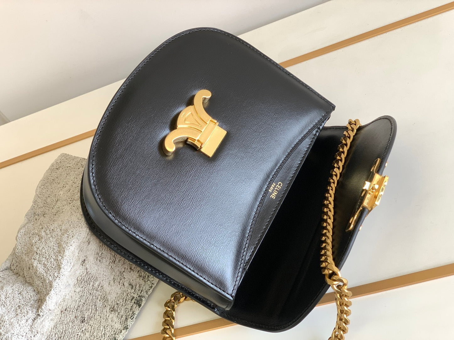 teen besace triomphe 18.5 black calfskin with chain