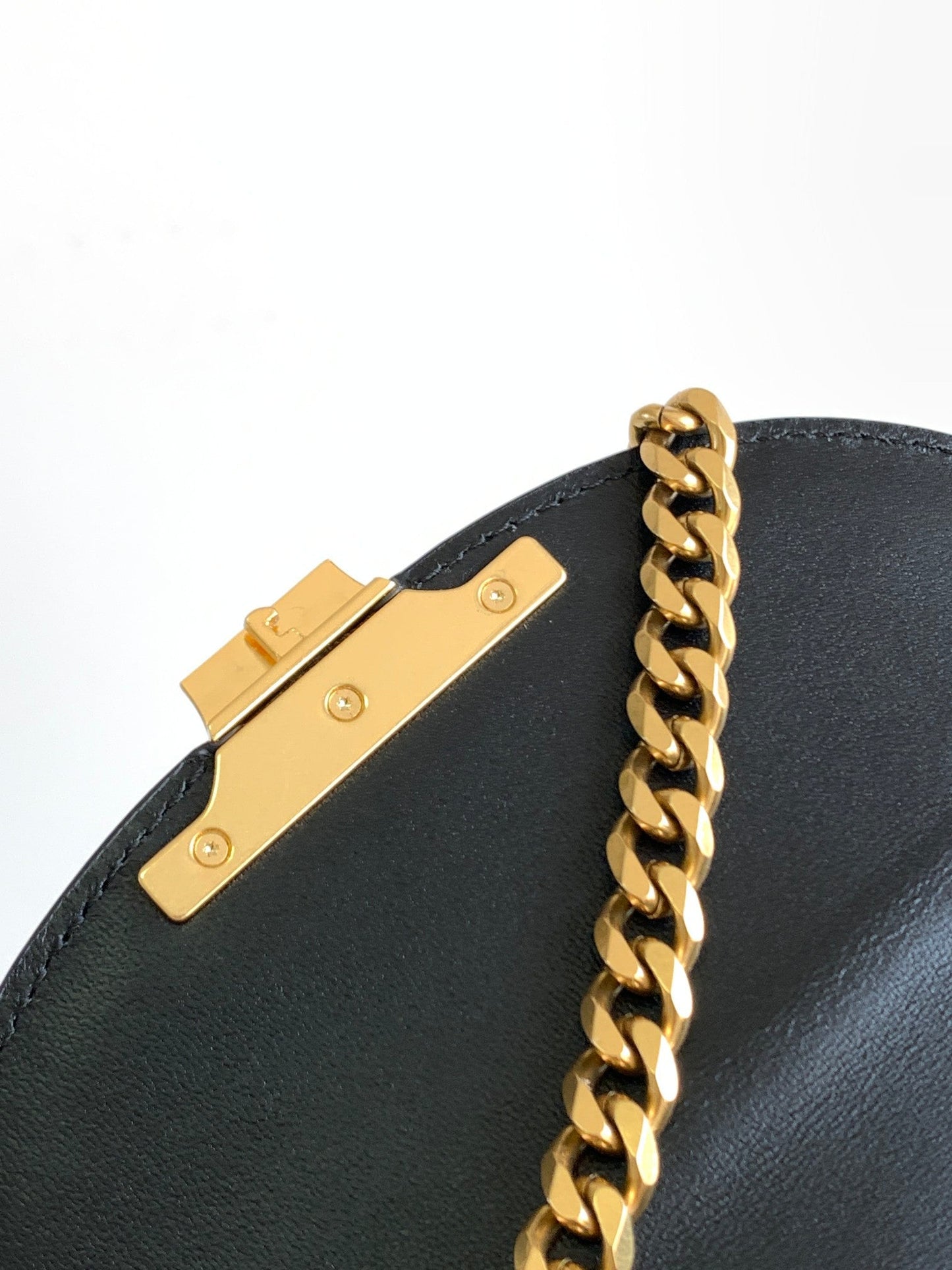 teen besace triomphe 18.5 black calfskin with chain