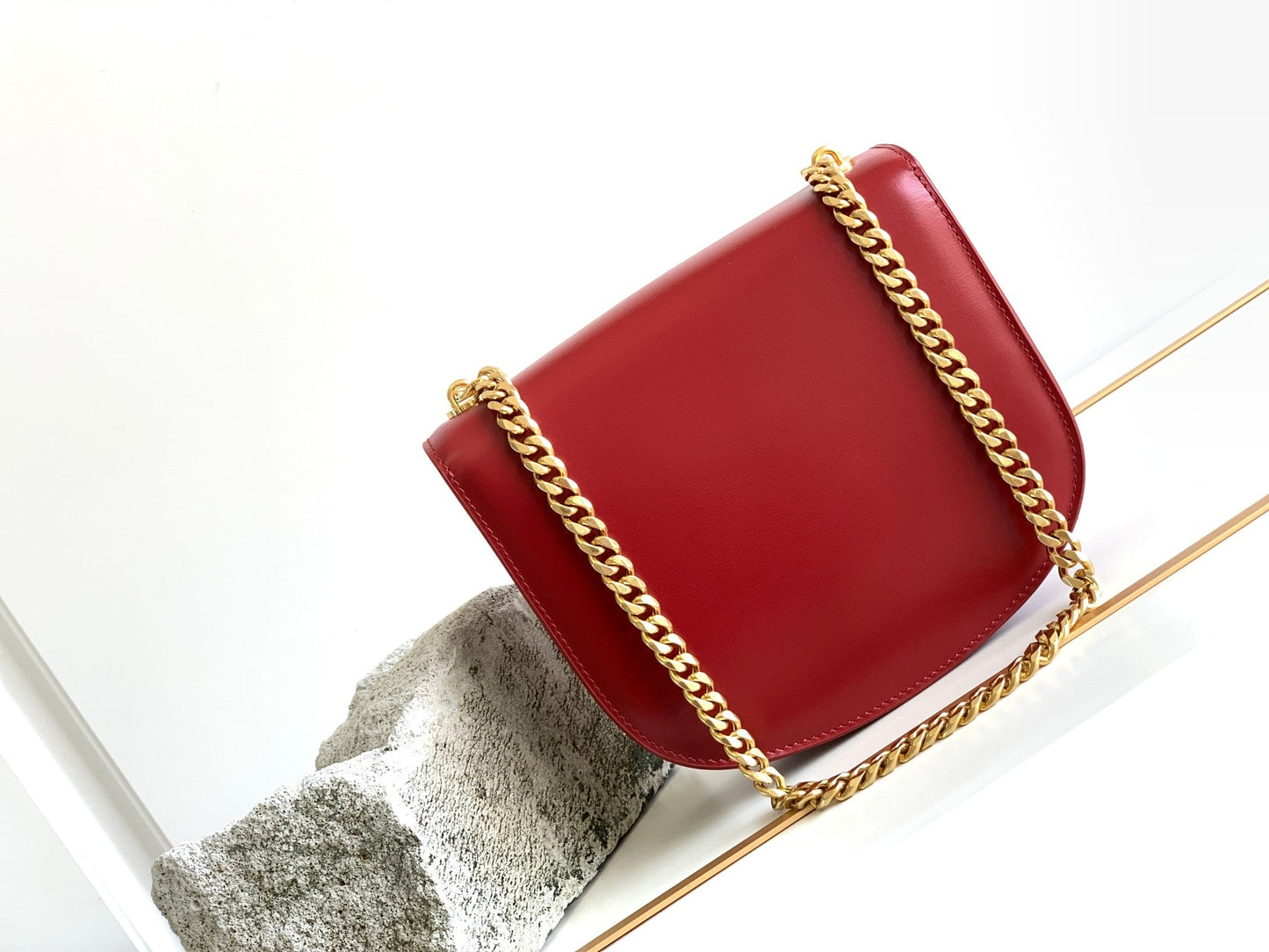 teen besace triomphe 18.5 dark red calfskin with chain