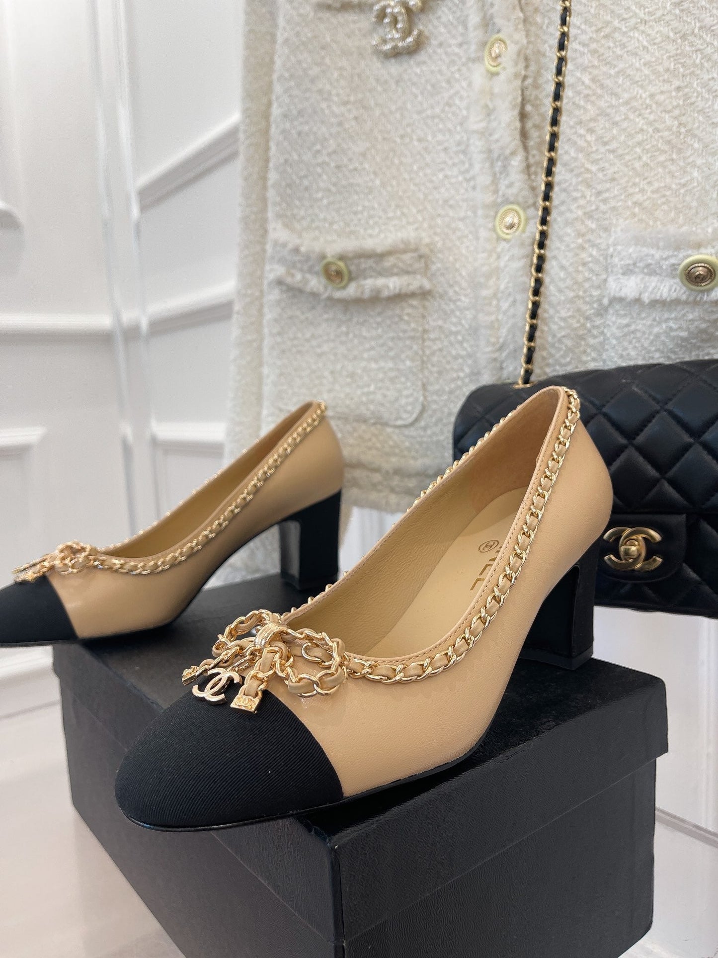 CC High Heels 65mm Beige Bow Tie Chain Lambskin