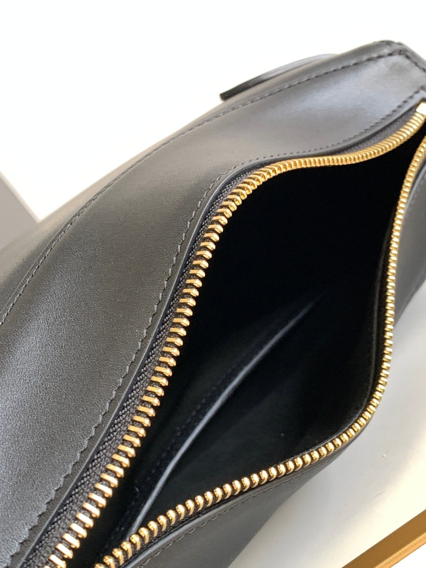 TRIOMPHE CLASSIC 25 BLACK CALFSKIN