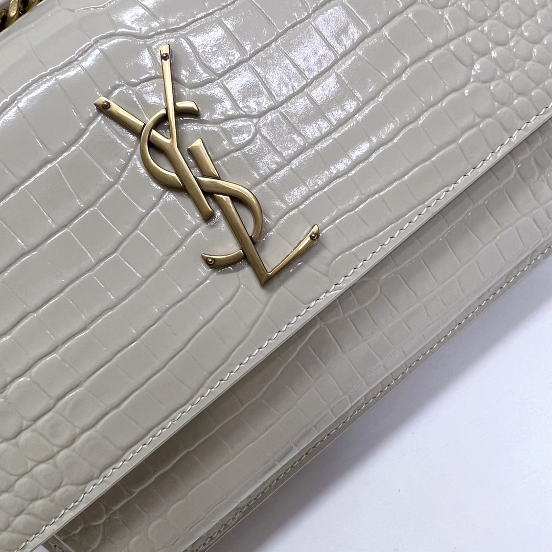 SUNSET MEDIUM 22 IN WHITE CROCODILE PATTERN CALFSKIN GOLD HARDWARE