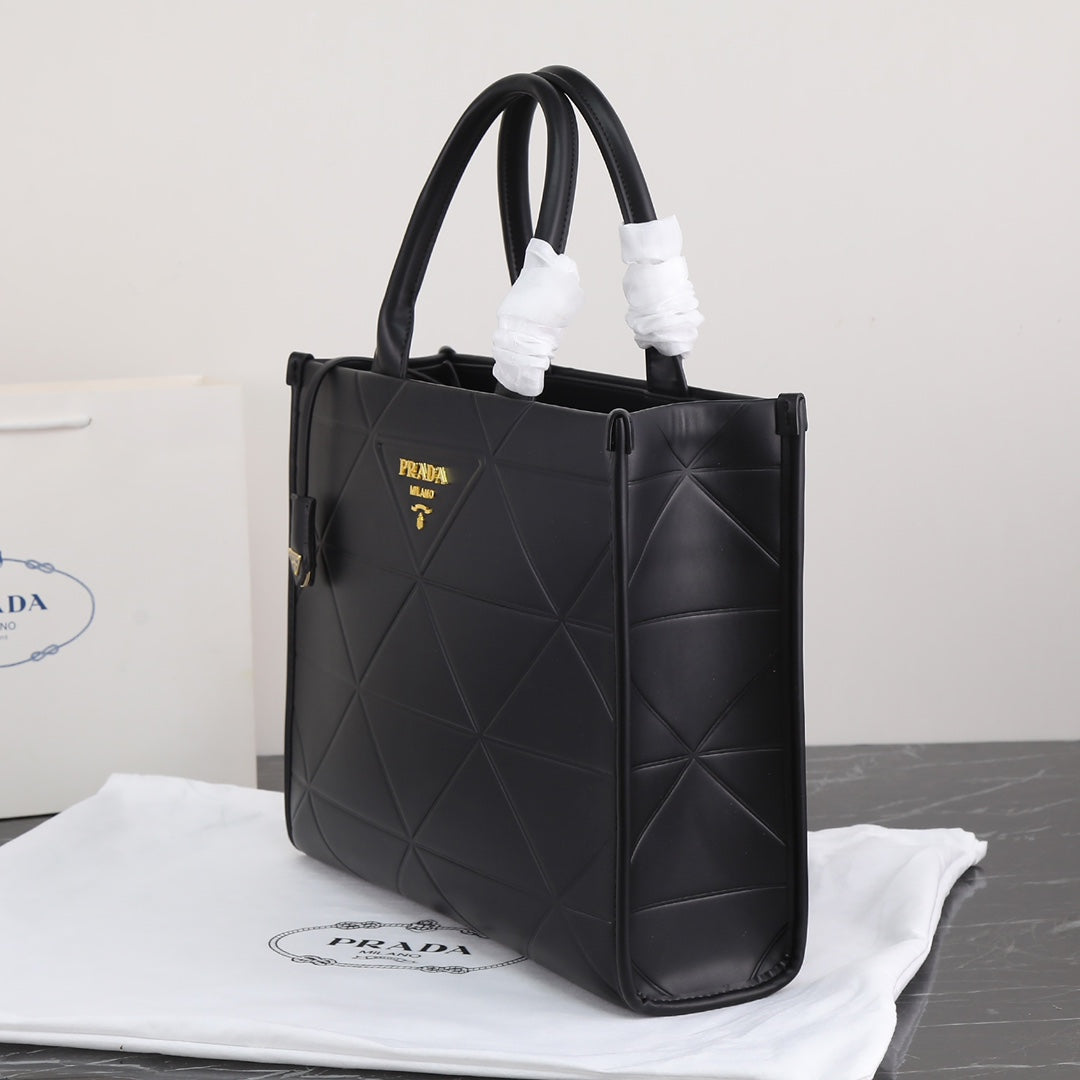 PRA LARGE 39 TOTE IN BLACK CALFSKIN GOLD HARDWARE