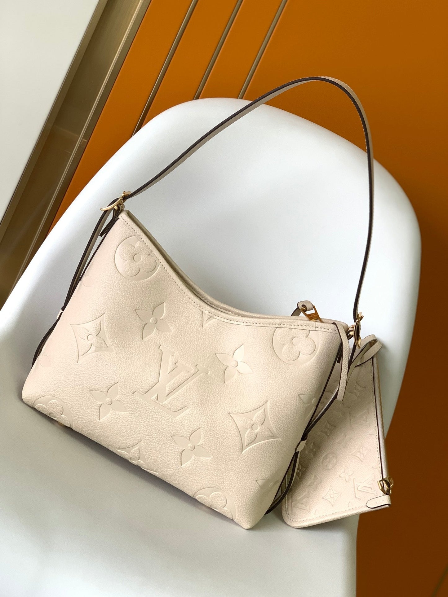 CARRYALL PM 29 WHITE MONOGRAM GRAINED COWHIDE LEATHER