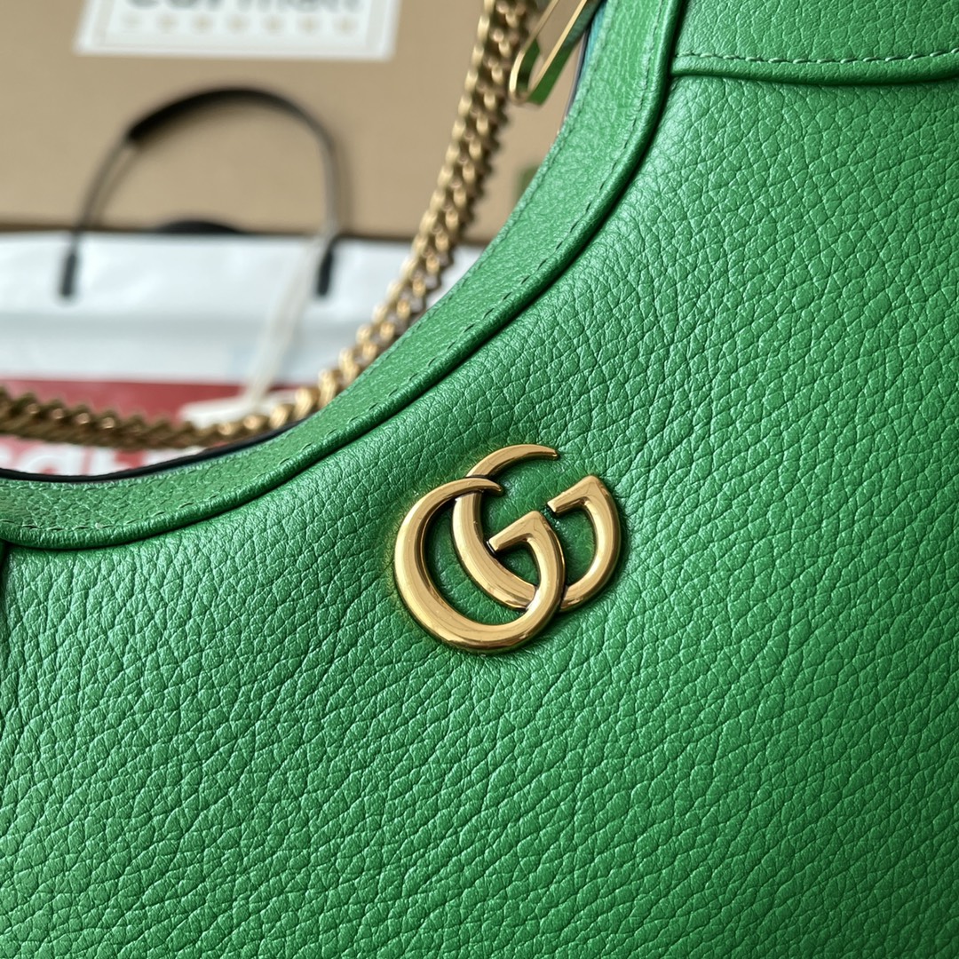 SHOULDER BAG 25 IN GREEN CALFSKIN GOLD HARDWARE