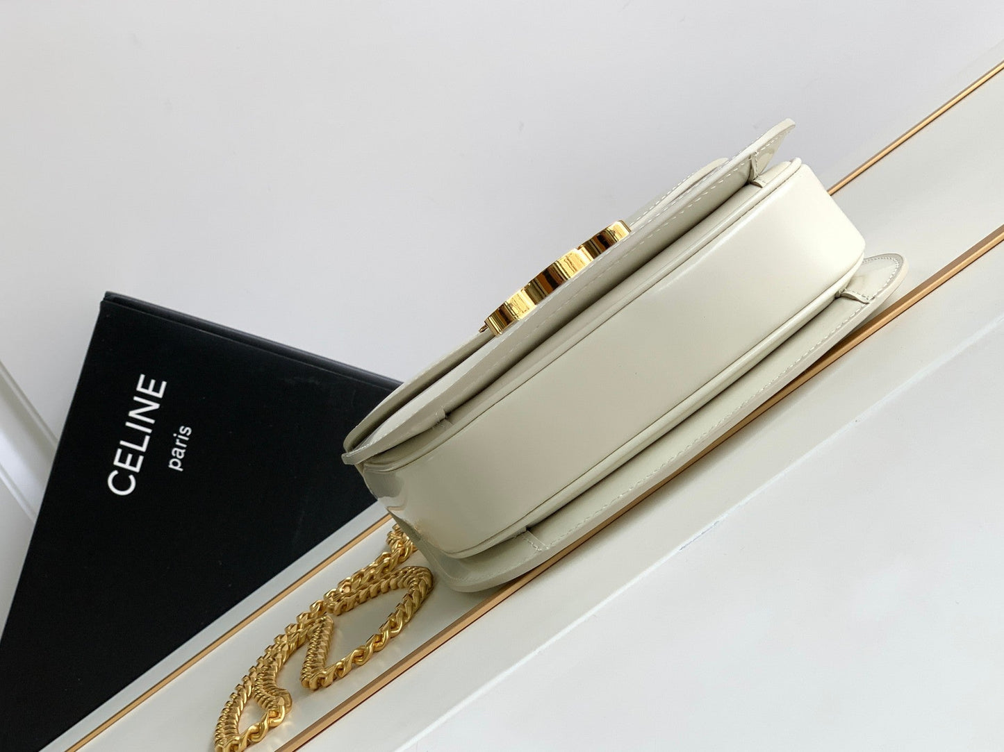 teen besace triomphe 18.5 white calfskin with chain