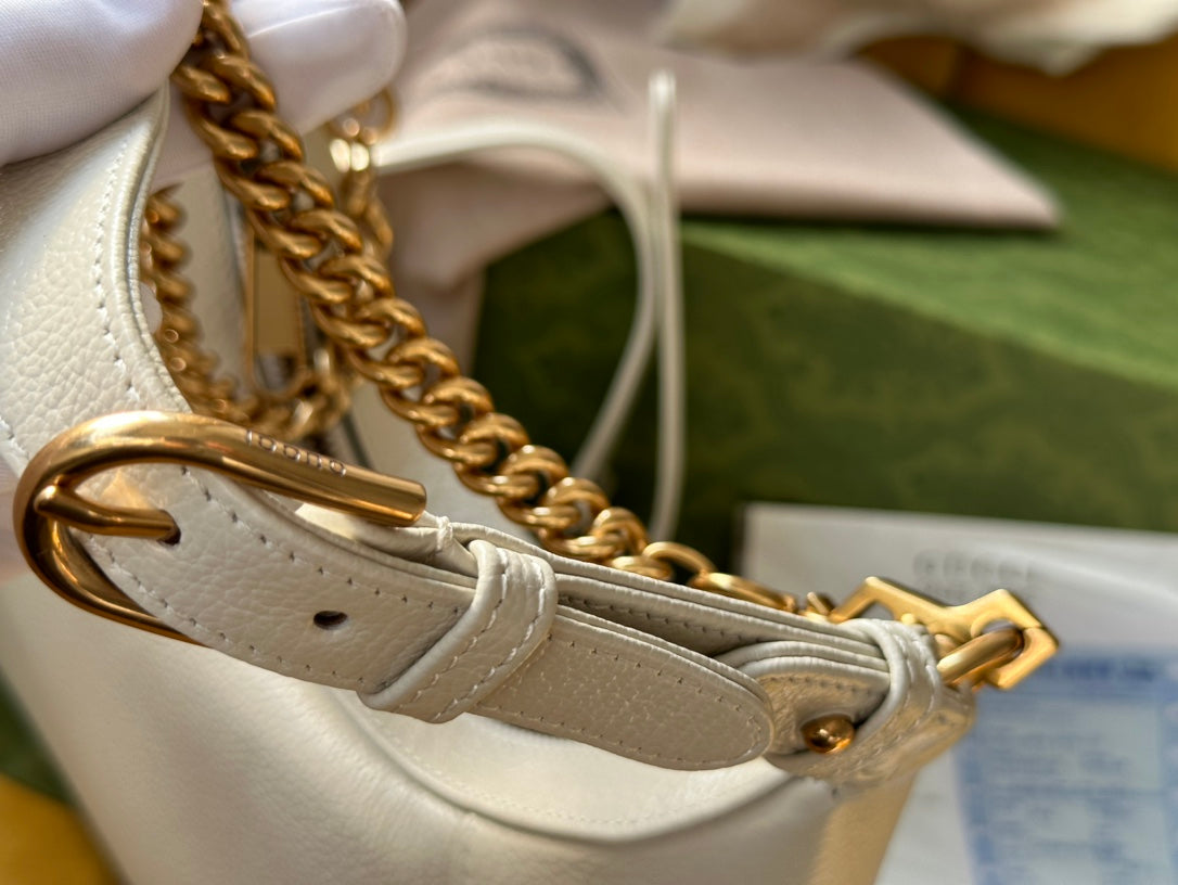 SHOULDER BAG 25 IN WHITE LAMBSKIN GOLD HARDWARE