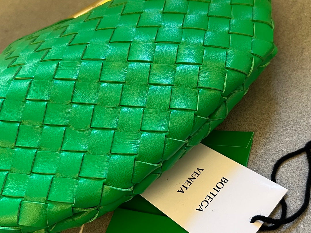 SARDINE 33 WITH CHAIN IN SHAMROCK GREEN LAMBSKIN