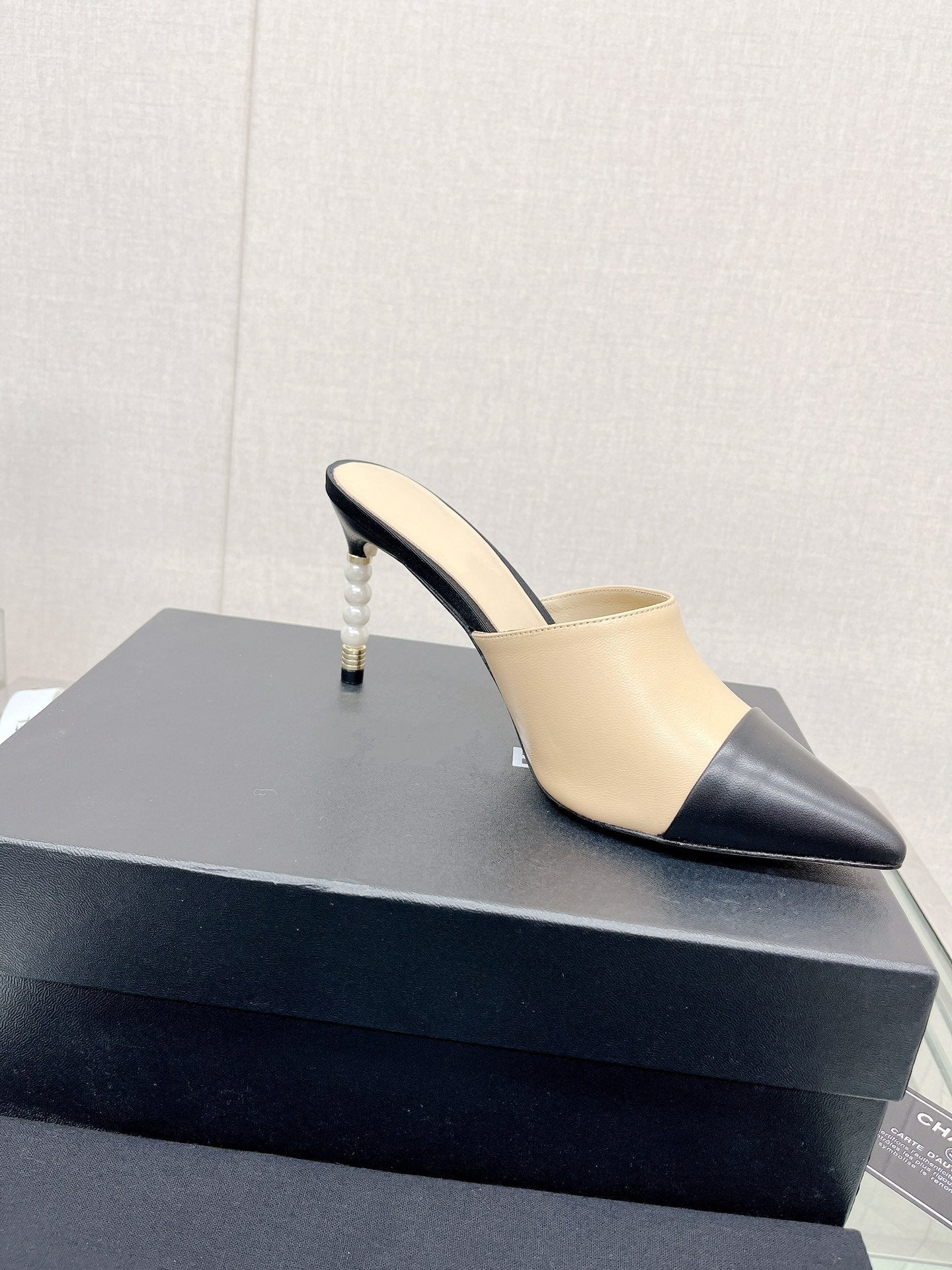 cc high heel 85 mule beige black lambskin