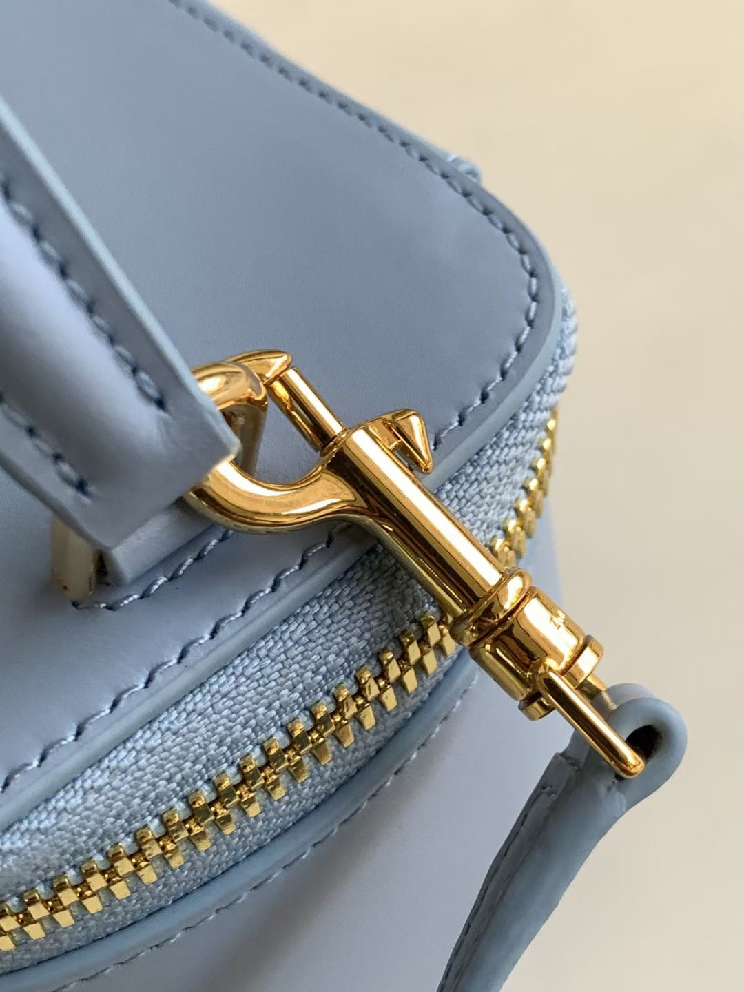 MINI VANITY CASE TRIOMPHE SKY BLUE CALFSKIN