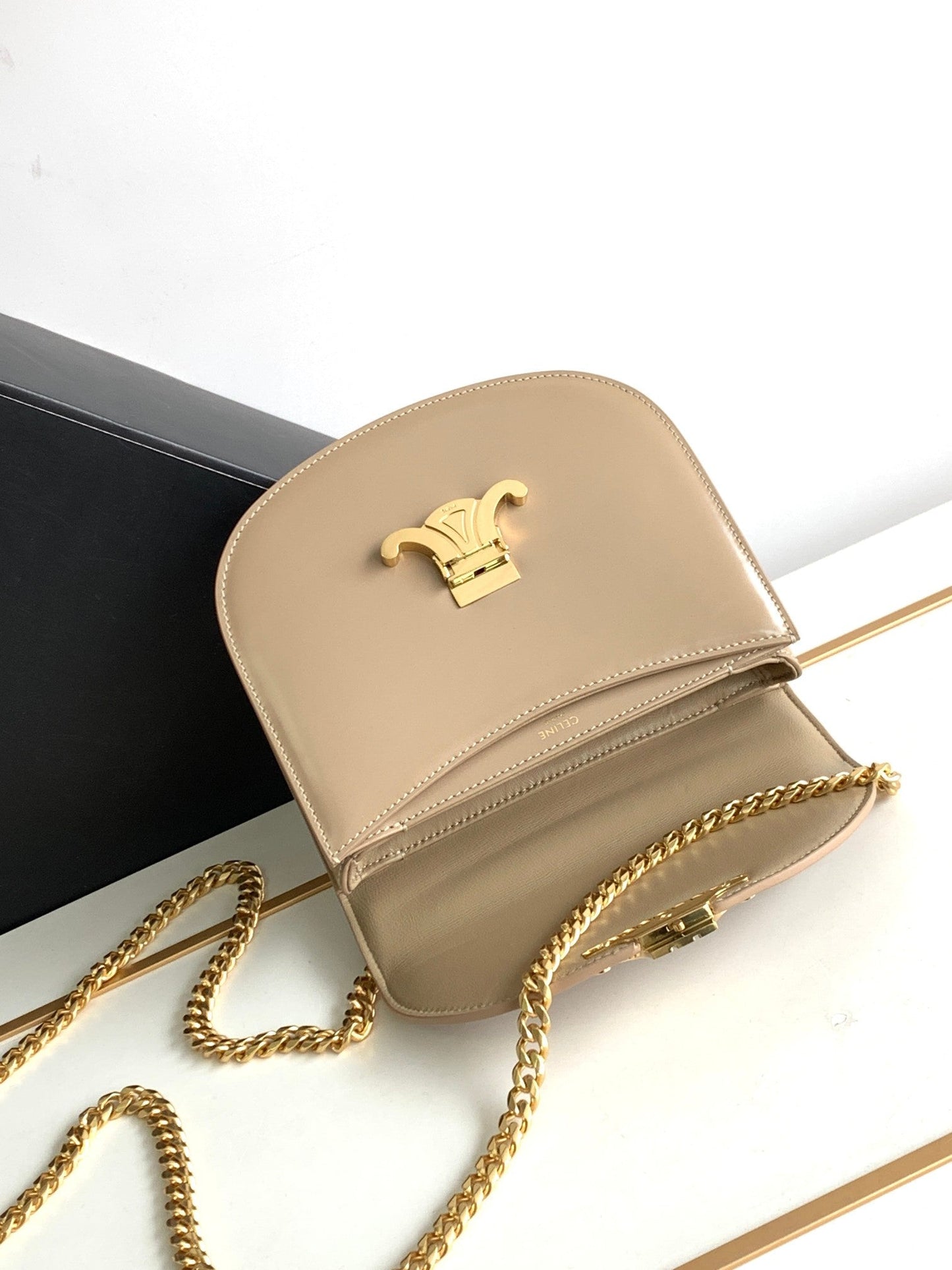 teen besace triomphe 18.5 beige calfskin with chain